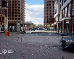 БПЛА попали во двор и кладбище: какие последствия дневной атаки россиян на Киев (фото, видео)