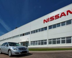 Из-за вулкана на заводы BMW и Nissan не доехали запчасти