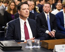 Погрожує Трампу смертю: колишнього главу ФБР хочуть заарештувати через мушлі на пляжі