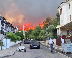 Новый лесной пожар в Турции: отели в Мармарисе в опасности (фото, видео)