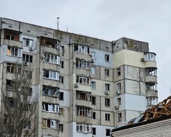 26 снарядів: ЗС РФ атакували Херсон балістикою за "миколаївським" сценарієм (фото)