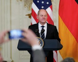 Канцлер Німеччини Шольц підтвердив готовність заблокувати "Північний потік-2", — сенатор США