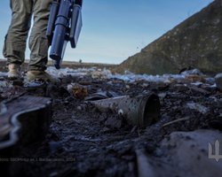 "Убьет, так убьет": под Авдеевкой столько дронов, что россияне уже не пытаются увернуться (видео)