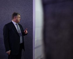 Порошенко проигрывает Зеленскому по итогам обработки трети бюллетеней