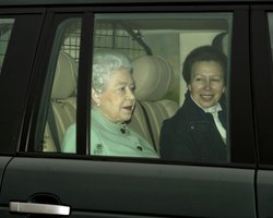 Принцеса Анна зворушливо попрощалася зі своєю матір'ю Єлизаветою II