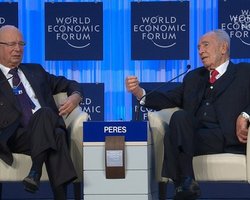 Шимон Перес в Давосе: Цукерберг сделал революцию масштабнее, чем Ленин и Сталин, никого при этом не убив
