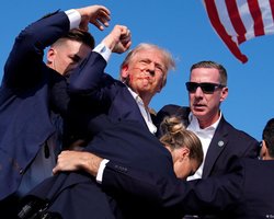 Замешана загадочная дама: появилась новая сумасшедшая теория заговора относительно покушения на Трампа