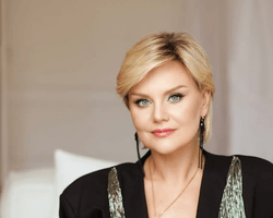 Тричі одружена заслужена артистка розказала, як чоловік кинув її на гроші (фото)