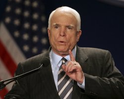 Маккейн о Трампе: Ни один американский президент еще так не унижался перед тираном