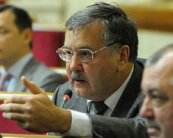Гриценко сомневается в компетентности новоназначенного министра обороны 