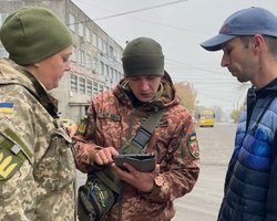 Вказівки забирати телефони у призовників немає: у ТЦК розповіли, чому з'явилась ця практика