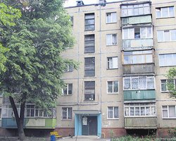 Официально Добкин живет у бабушки