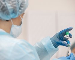 Вакцина станет бесполезной: у коронавируса нашли альтернативный способ заражения клеток