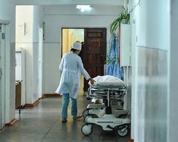 Третья волна коронавируса: количество занятых коек сокращается третий день подряд