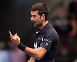 Кинув ракетку на трибуни і розбив іншу. Джокович — без медалей на Олімпіаді в Токіо