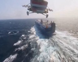 Трех украинских моряков с судна Galaxy Leader освободили из плена йеменских хуситов, — МИД