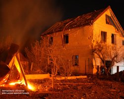 Росіяни вдарили по Запоріжжю фугасними бомбами: зруйновані житлові будинки (фото, відео)