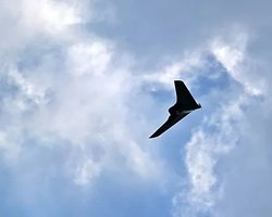 Вблизи аэродромов в Крыму раздаются взрывы: оккупанты подтверждают работу ПВО (фото, карта)