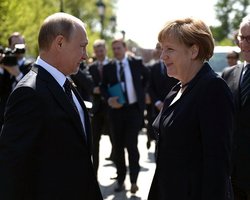 Путин объяснил Меркель, почему российские офицеры вышли из СЦКК