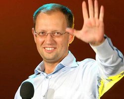 Яценюку разрешили собрать митинг в Сумах