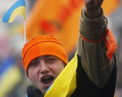 Под Лукъяновским СИЗО митингуют 100 человек