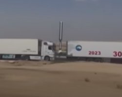 До Гази в'їхали вантажівки з гуманітарною допомогою: палестинці незадоволені (відео)