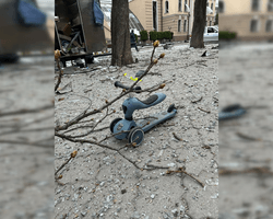 Росіяни вдарили двома балістичними ракетами по центру Сум: що відомо про наслідки (відео)