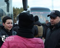 Буданов зустрічав особисто: в Україну приїхали понад 100 політв'язнів, помилуваних Лукашенком