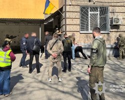 Обшуки в ТЦК Дніпра: СБУ та поліція затримали чиновника, який вимагав 1500 доларів з ветерана