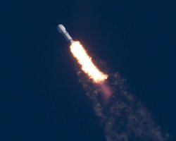 SpaceX отправила спутник связи на Falcon 9