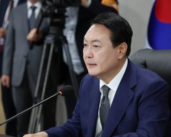 Военное положение в Южной Корее: президенту объявили импичмент (фото)