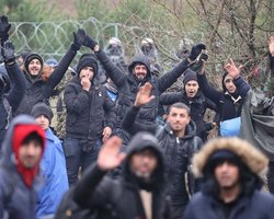 "Туристы из Беларуси": в Украине поймали группу мигрантов из стран Ближнего Востока (видео)