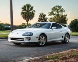 Неприметный эксклюзив: старая Toyota 90-х ушла с молотка по цене Lamborghini (видео)