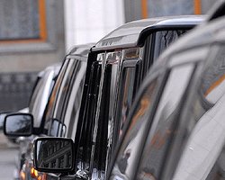 Дачи и машины властей обходятся бюджету в 107 млн. гривен