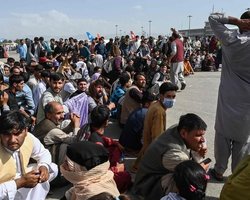 США приостанавливают эвакуацию из Афганистана из-за кори, – Белый дом (видео)