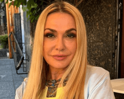 Ольга Сумська показалася в обіймах Іво Бобула та в одній компанії з Ротару (фото)