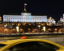 Аеропорти не працюють: Москву та низку регіонів Росії упродовж ночі атакували дрони