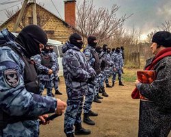 Проходят массовые обыски у крымских татар на оккупированном полуострове