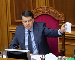 "Слуга народу" пішла проти порядку денного Ради і звинуватила Разумкова в затягуванні часу