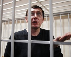 Луценко будут лечить в СИЗО