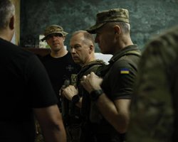 "Способный генерал": Сырский внедрил методы командования НАТО в ВСУ, — британский экс-полковник