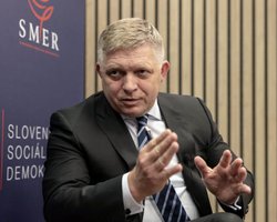 Премьер-министра Роберта Фицо выписали из больницы: будет лечиться дома