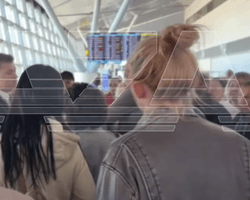 Удари дронами по Москві: в аеропортах скасовують рейси, пасажири чекають на виліт понад добу (відео)