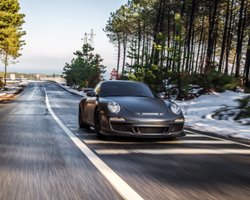 Їздив на Porsche: у Швейцарії біженця з України змусили повернути соціальну допомогу