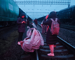 "Так виглядає пекло": журналістка показала евакуацію пасажирів потяга під час атаки "Шахедів" (фото)