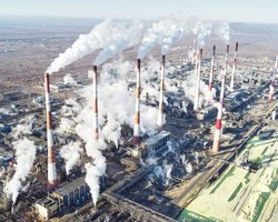 В РФ дроны попали по Астраханскому газоперерабатывающему заводу: пожар от "обломков"