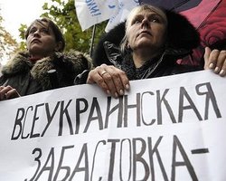 В Харькове число митингующих выросло до тысячи