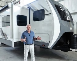 Квартира на колесах: как выглядит роскошный 12-метровый автодом от Highland Ridge RV (видео)