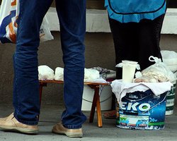 Киевский метрополитен призывает пассажиров не потакать стихийной торговле