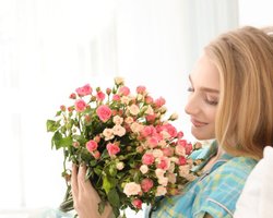 Найкращі привітання з 8 березня своїми словами: короткі побажання та листівки (фото)